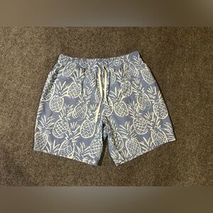 Chubbies Men’s swim trunks blue w/white pineapples XL